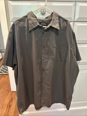 Linea Dome Short-Sleeve Button-Up Shirt in Dark Gray